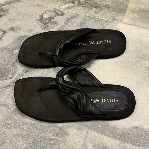 Stuart Weitzman Cassie Black Leather Thong Sandals Size 8.5 / 39 $250 flip flop - Picture 3 of 8